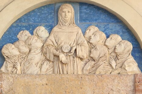 La Regola di Santa Chiara vista da una giovane: libertà come amore per Dio, povertà evangelica e umiltà che diventano gioia e testimonianza.