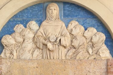 La Regola di Santa Chiara: riflessioni sulla libertà, l’amore e la povertà evangelica La Regola di Santa Chiara vista da una giovane: libertà come amore per Dio, povertà evangelica e umiltà che diventano gioia e testimonianza.